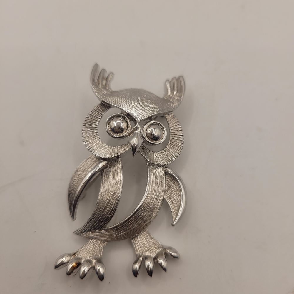 Vintage Crown Trifari Silver Tone Owl Brooch Pin